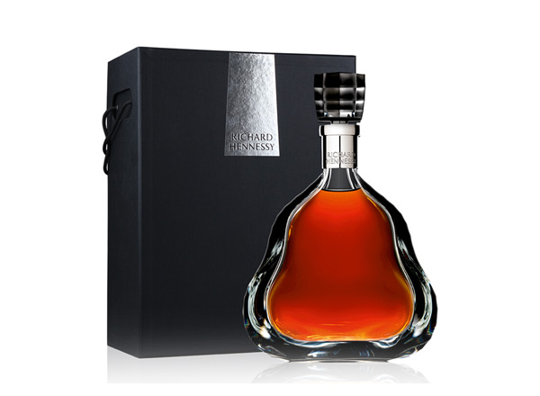 南充收购轩尼诗李察XO回收Hennessy洋酒干邑白兰地700ml
